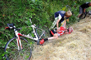 Illustration for article titled Concussed Cyclist Doesn't Remember Finishing Yesterday's Stage Of The Tour De France